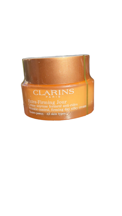 کرم ترکیبات عصارههای گیاهی مثل کانگورو فلاور است که به تحریک تولید کلاژن و الاستین