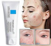 مناسب برای پوستهای حساس، خشک و تحریکشده حاوی پانتنول ۵٪ برای تسکین و التیام سریع نتیجه: با استفاده مداوم از ترمیمکننده لاروش پوزای، پوستی لطیف، آرام و بازسازیشده خواهید داشت.